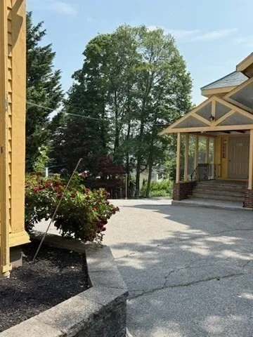 664 Washington St, Oak Square