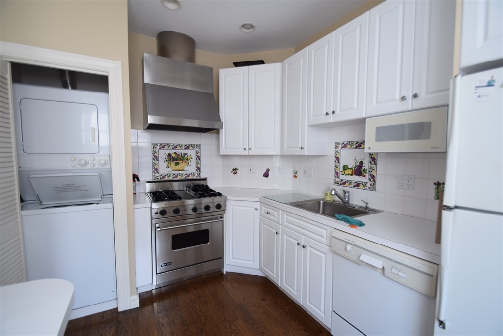 141 Beaconsfield Rd, Brookline