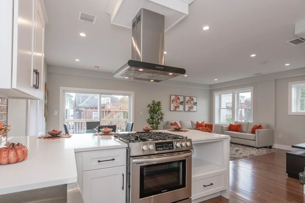 71 Savin St, West Roxbury