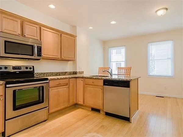 137 W 9th St, South Boston