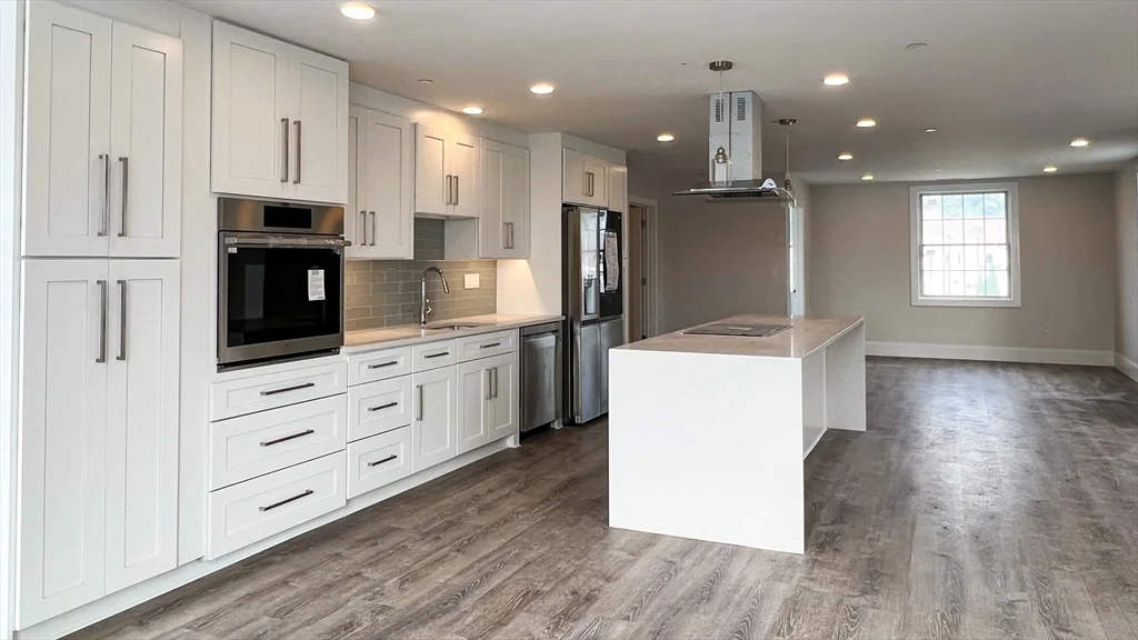 131 Cambridge St, Burlington