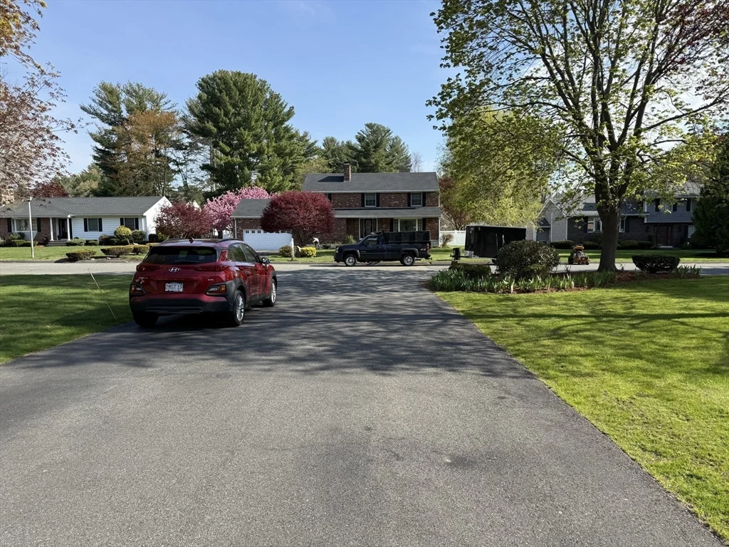 16 Indian Rock Dr, Saugus