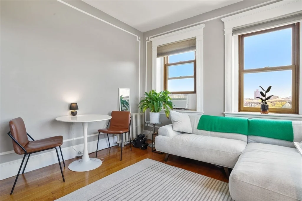 8 Garrison St, Back Bay