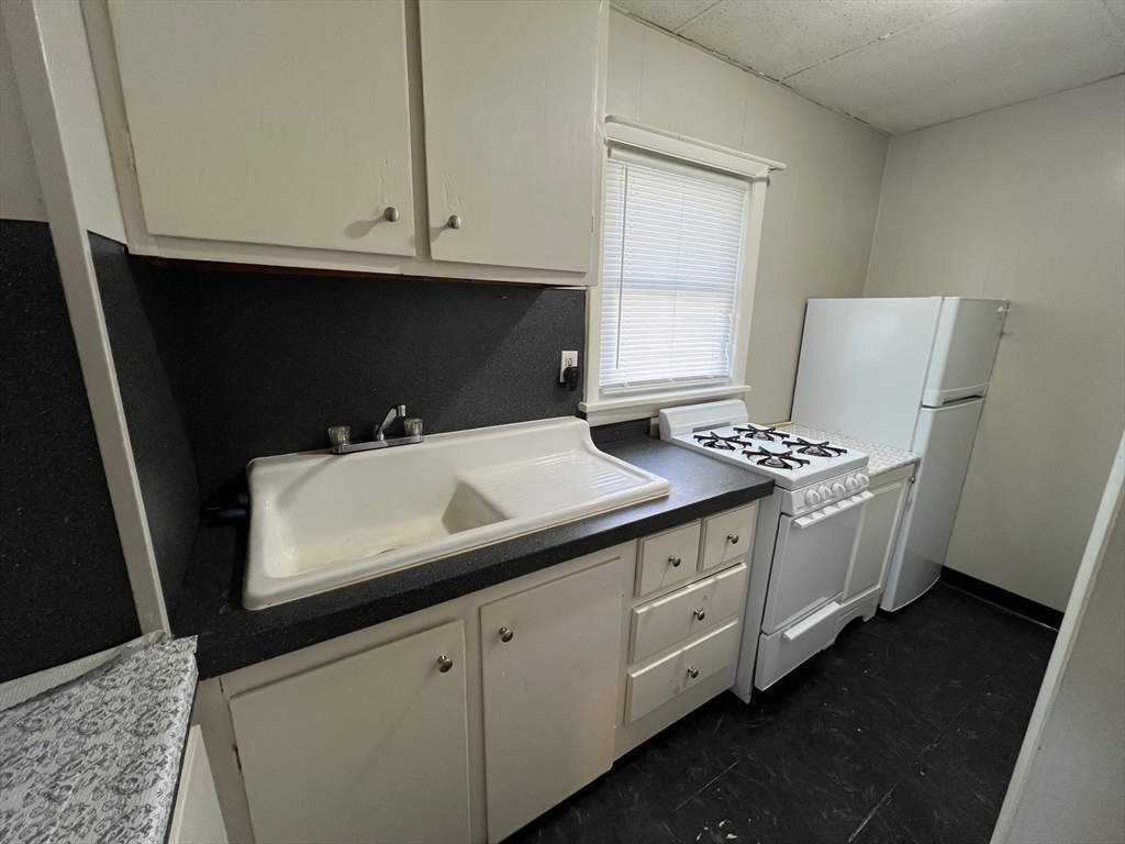 64 Hunter St, Fall River