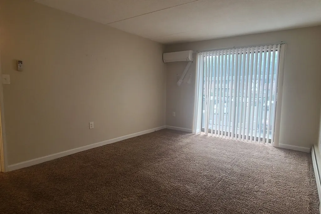 65 Mccormick Terr, Stoughton