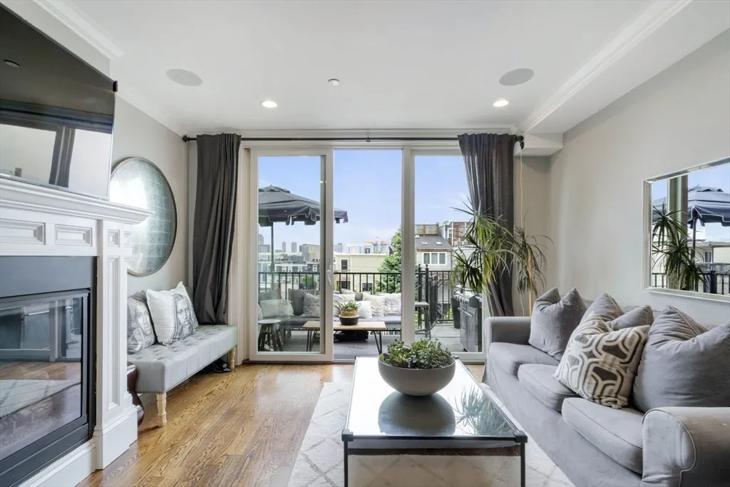 532 East Broadway, South Boston