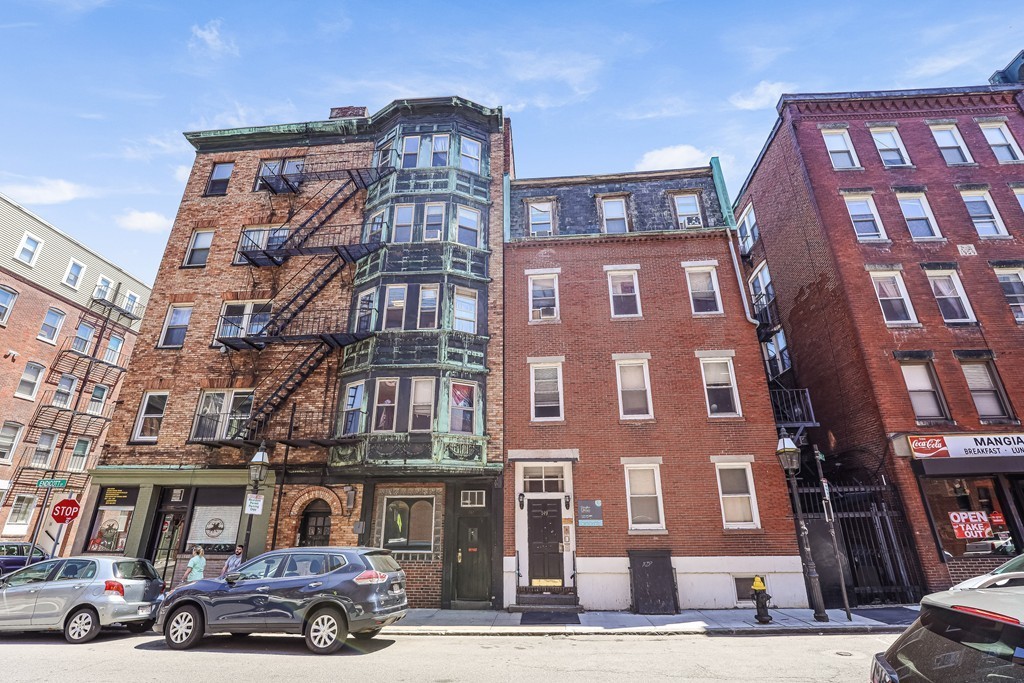 149 Endicott, North End