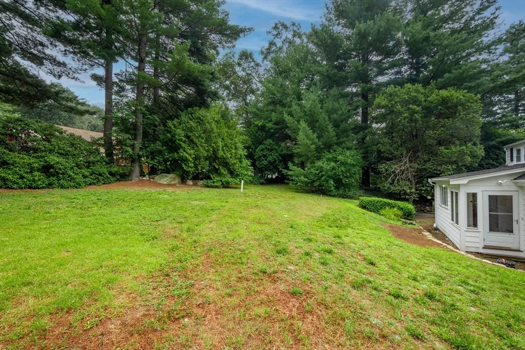 951 Main St, Lynnfield