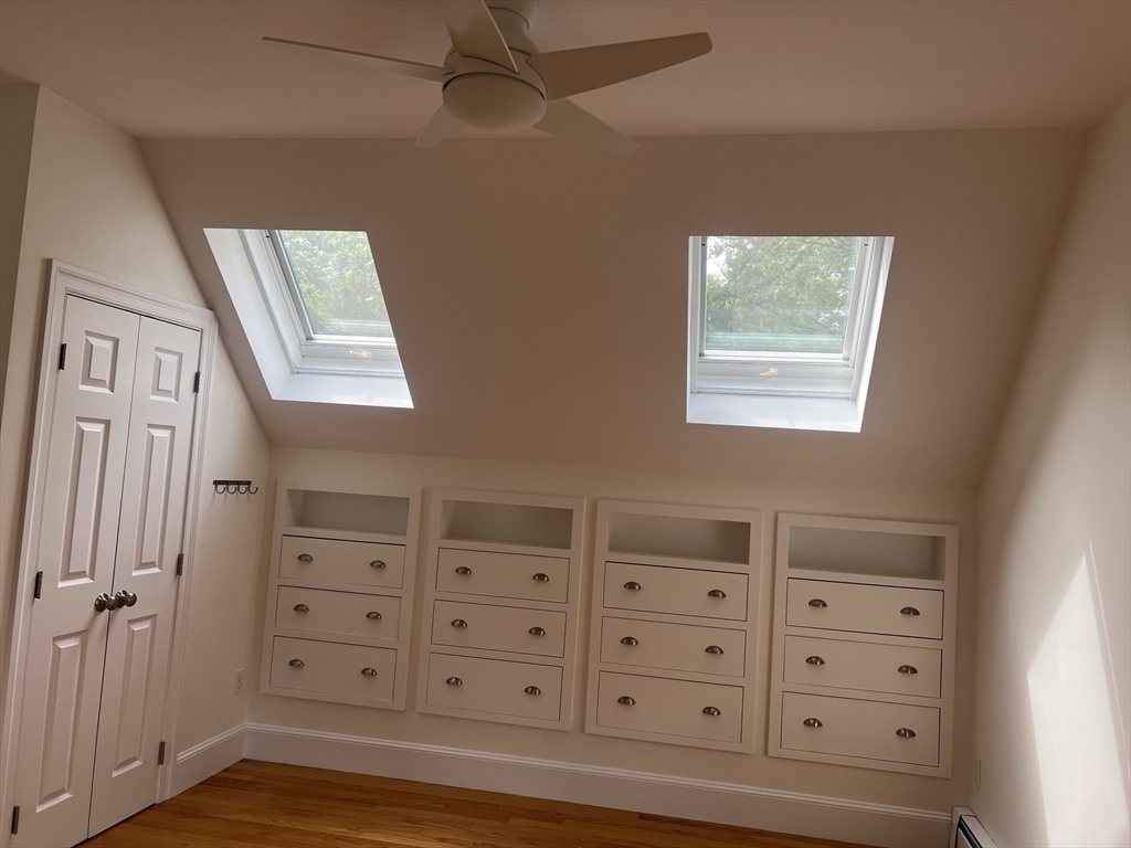 22 Warren Ln, Weston