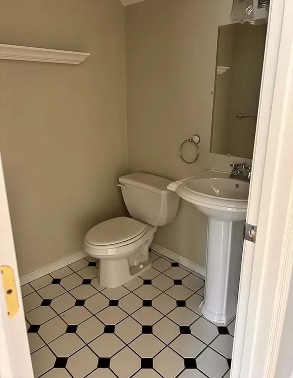 8 Gates Rd, Worcester