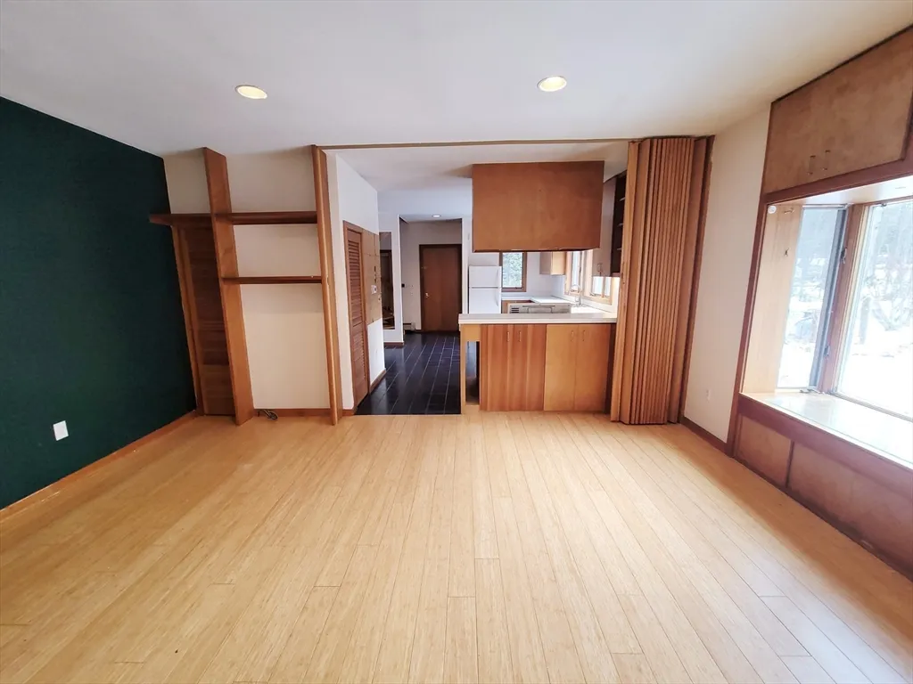 46 Long Hill Rd, Groton