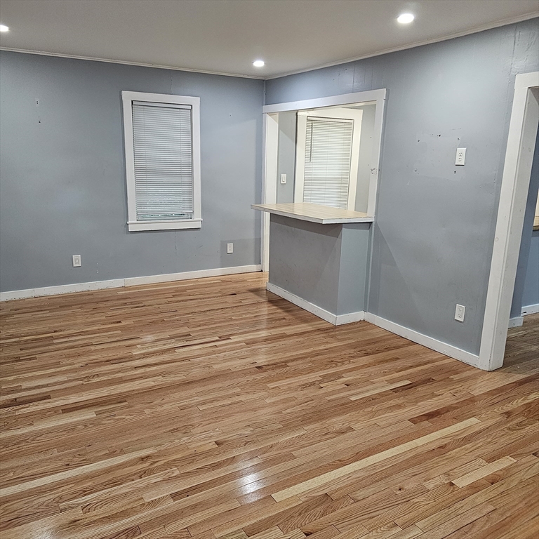 106 Walnut St, Clinton