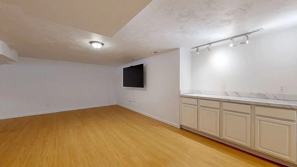 12 Coldbrook Rd, Millbury