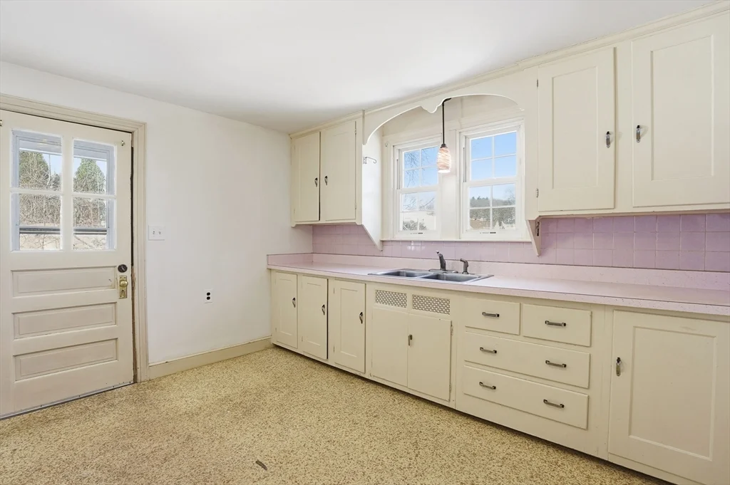 12 Cardinal Rd, Tatnuck