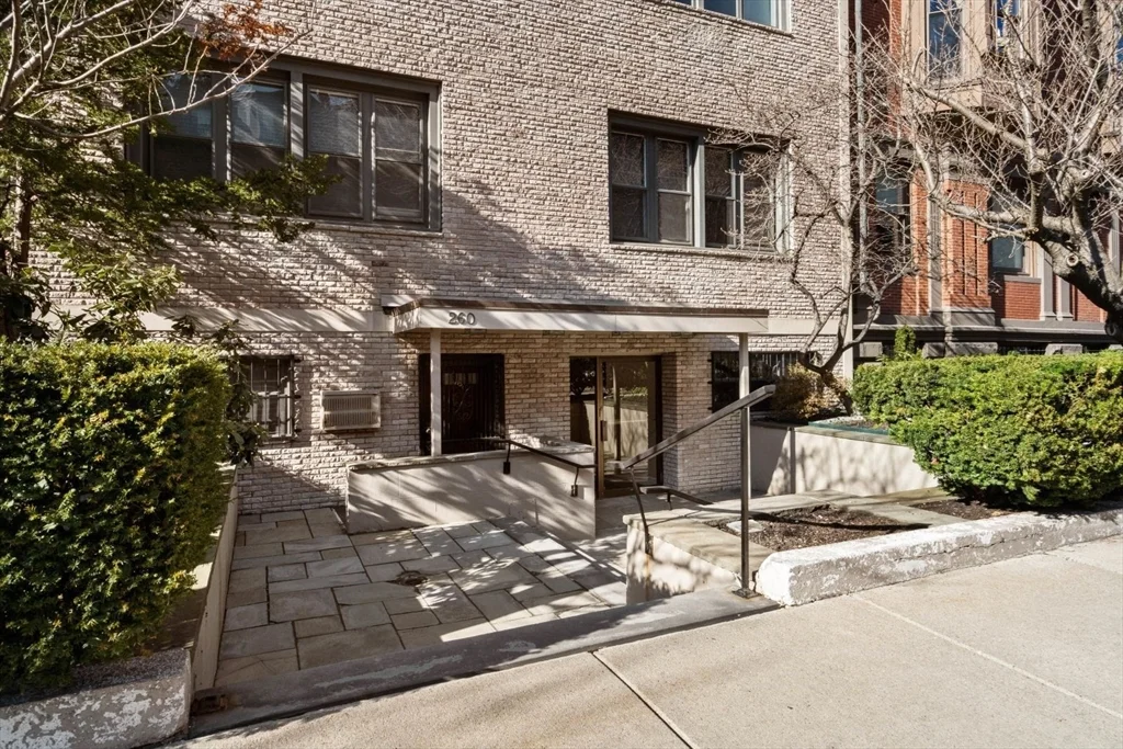 260 Beacon St, Back Bay