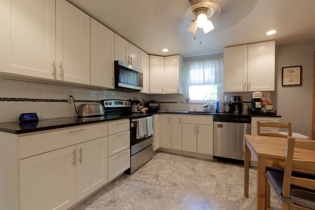 89 Brayton Rd, Oak Square