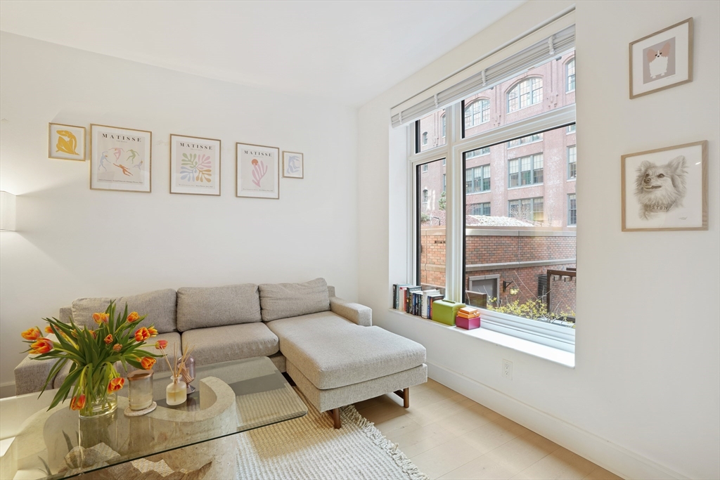 100 Lovejoy Wharf, Waterfront