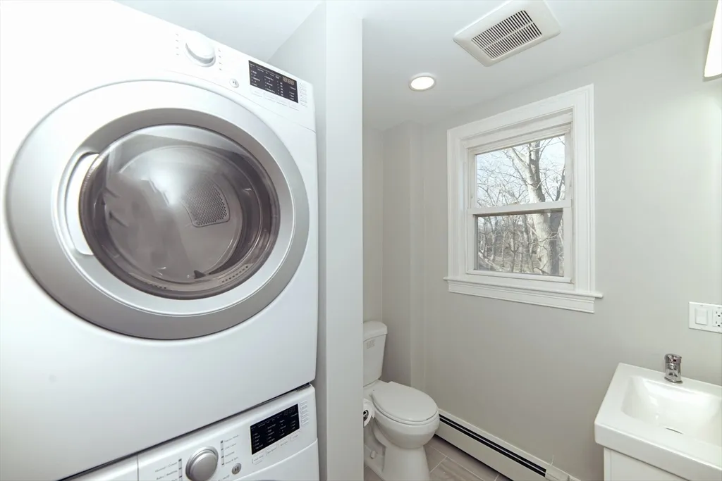 10 Duffley Ct, Chestnut Hill