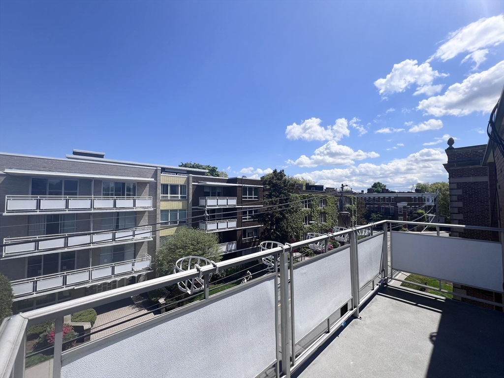 50 Park St, Brookline