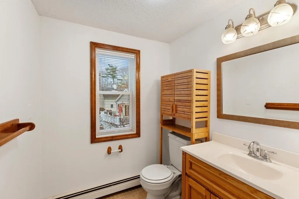 3 Sandpiper Ln, Long Beach