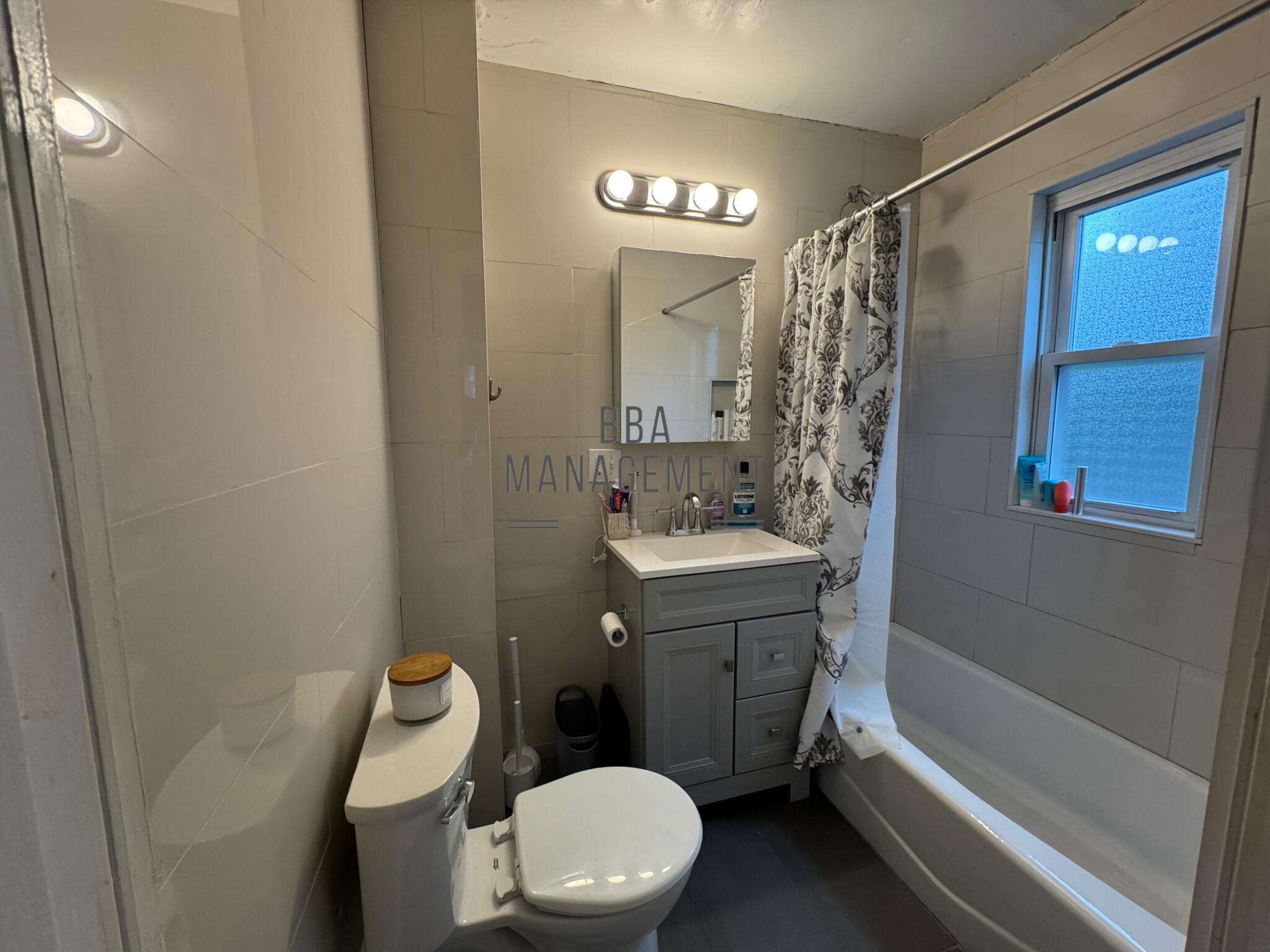 16 Montfern Ave, Oak Square