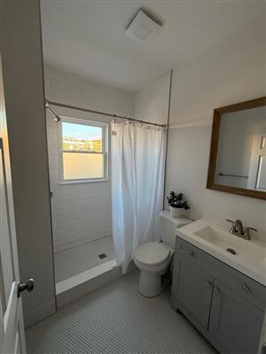 16 Stanford Ter, Ward Two