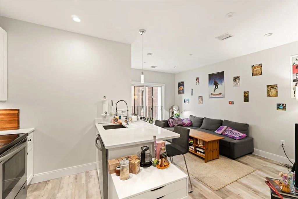 1457 Tremont St, Mission Hill