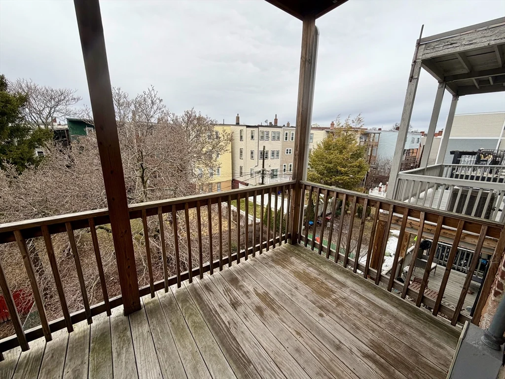 324 Chelsea St, East Boston