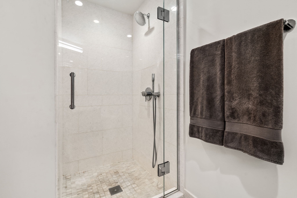 100 Lovejoy Wharf, Waterfront