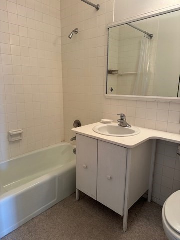 85 E India Row, Waterfront