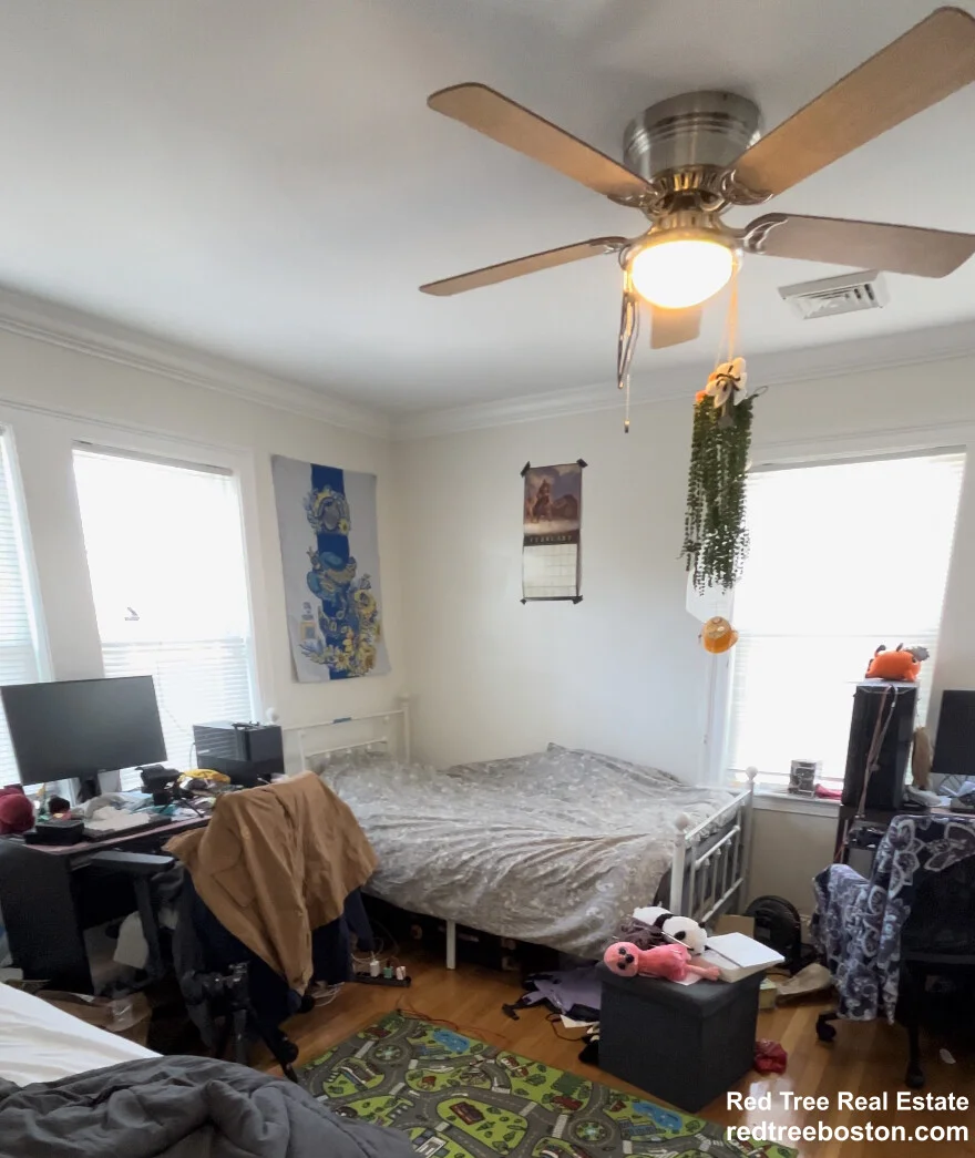 35 Crosby Rd, Chestnut Hill