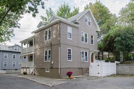 10 Pratt, Salem