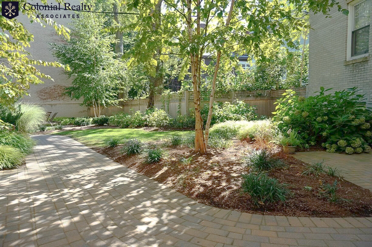 1850 Commonwealth Ave, Brighton