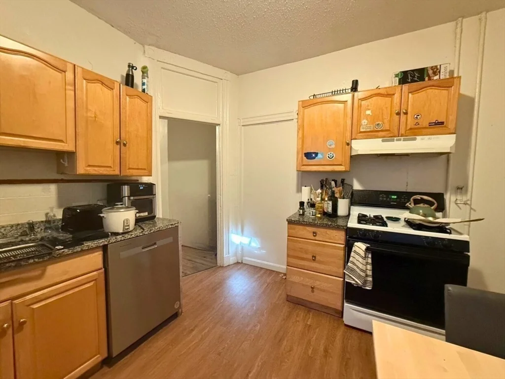 34 Cherokee, Mission Hill