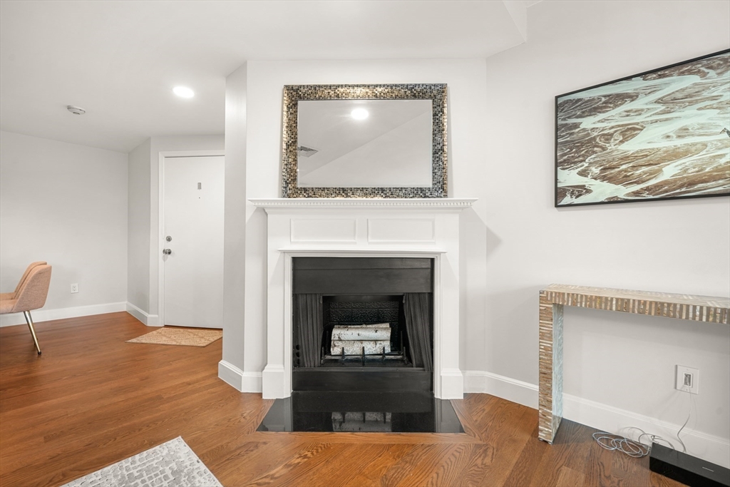 403 Marlborough St, Back Bay