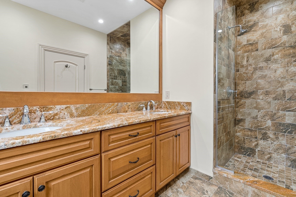 330 Newbury St, Back Bay