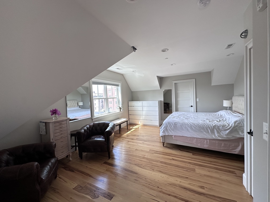 44 Evergreen St, Jamaica Plain