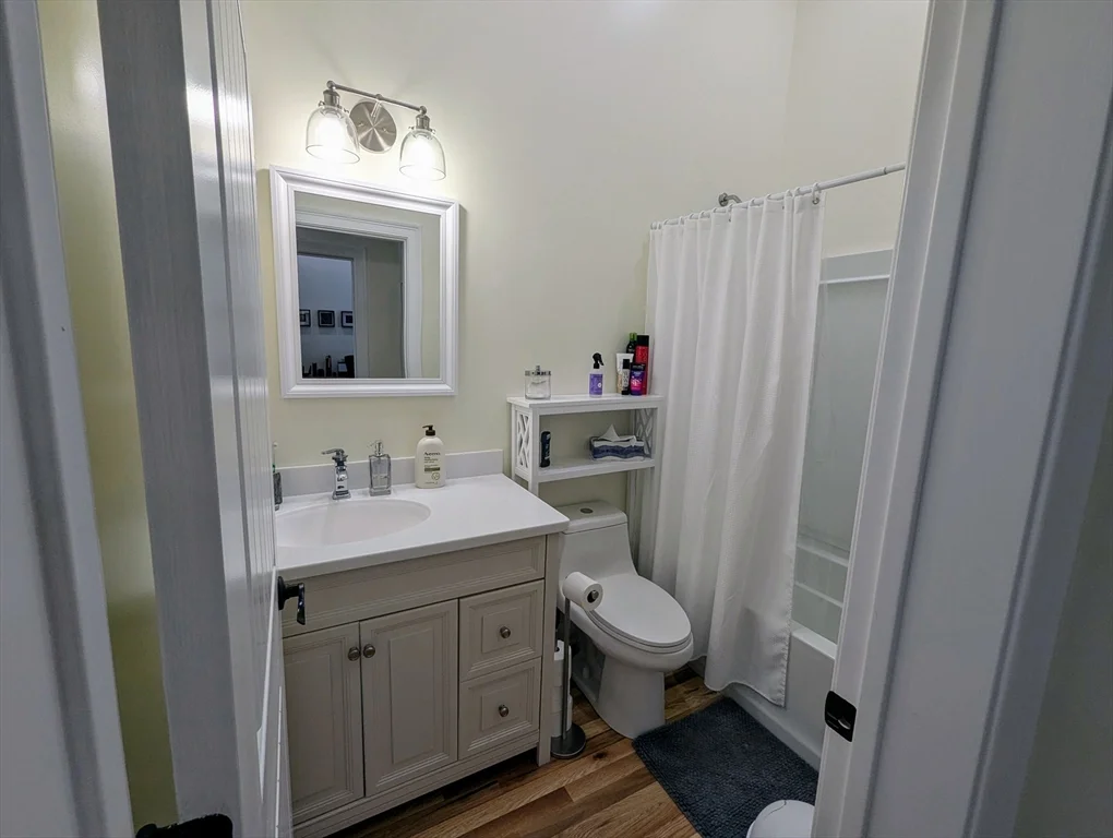 352 Manchaug Rd, Sutton