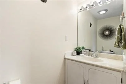 13 Circuit Ln, Watertown