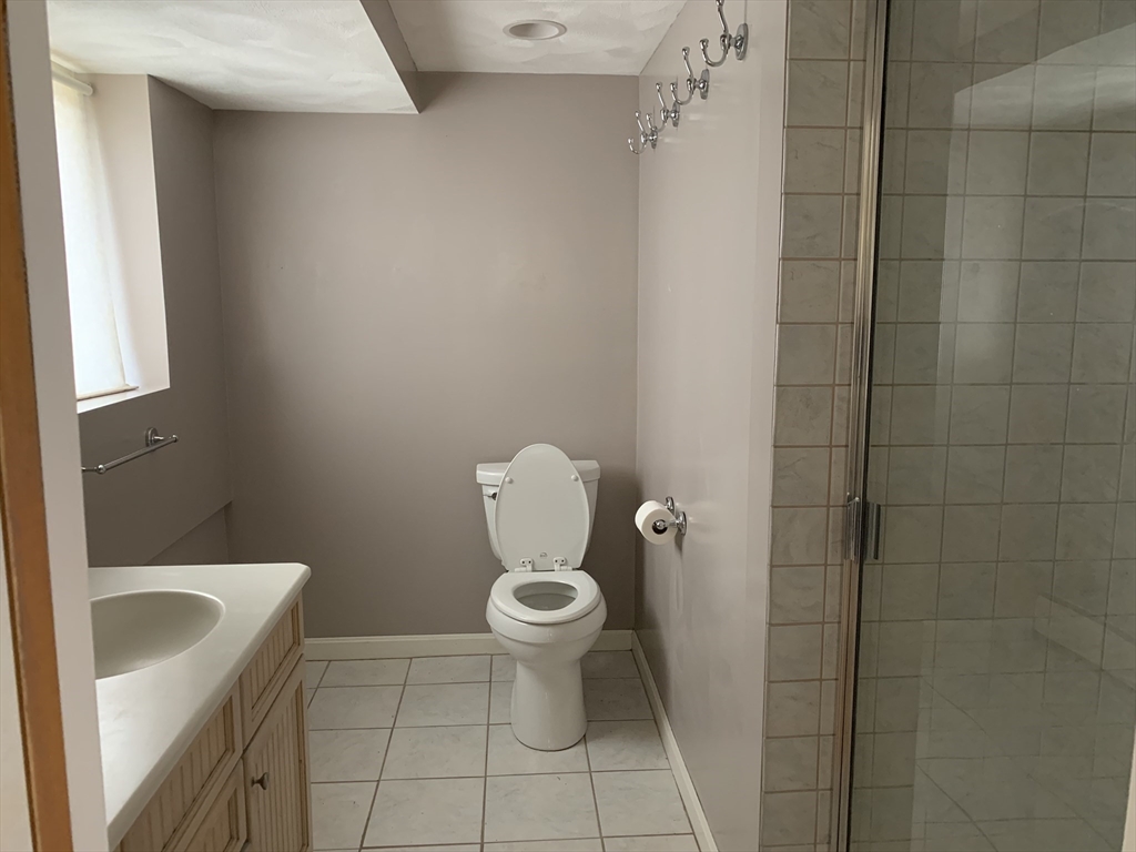 5 Bryant Rd, Lexington