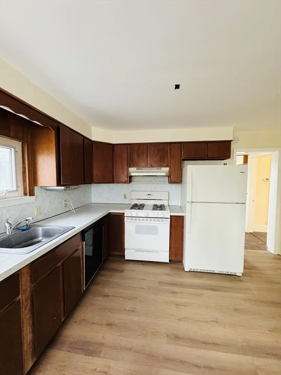 111 Walnut St, Everett