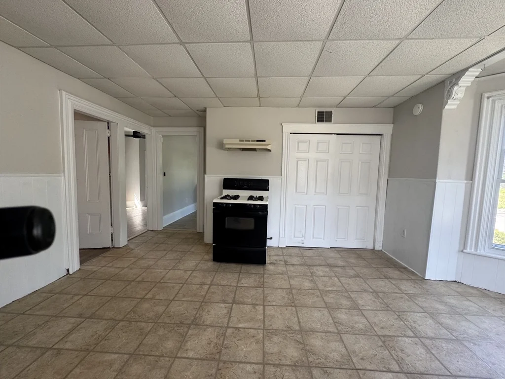 96 Main St, Kingston