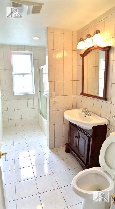 73 Thatcher St, North Brookline