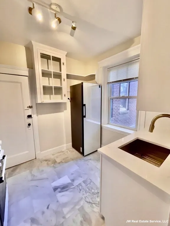 1699 Cambridge St, Mid-Cambridge