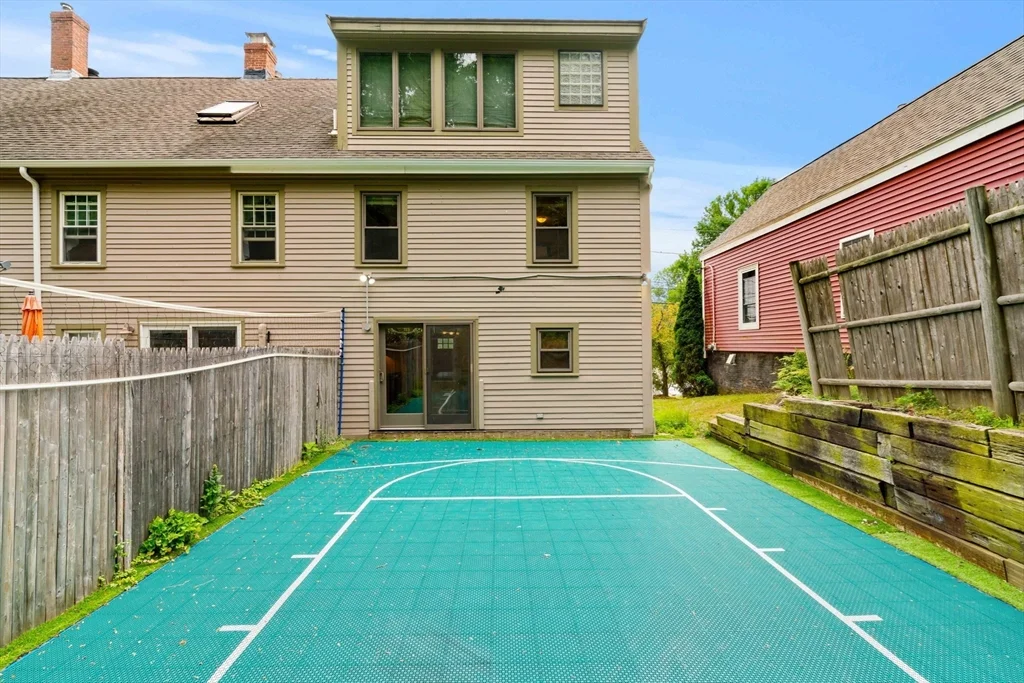 35 Merrimac, Amesbury