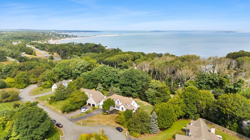 24 Country Club Dr, Plymouth