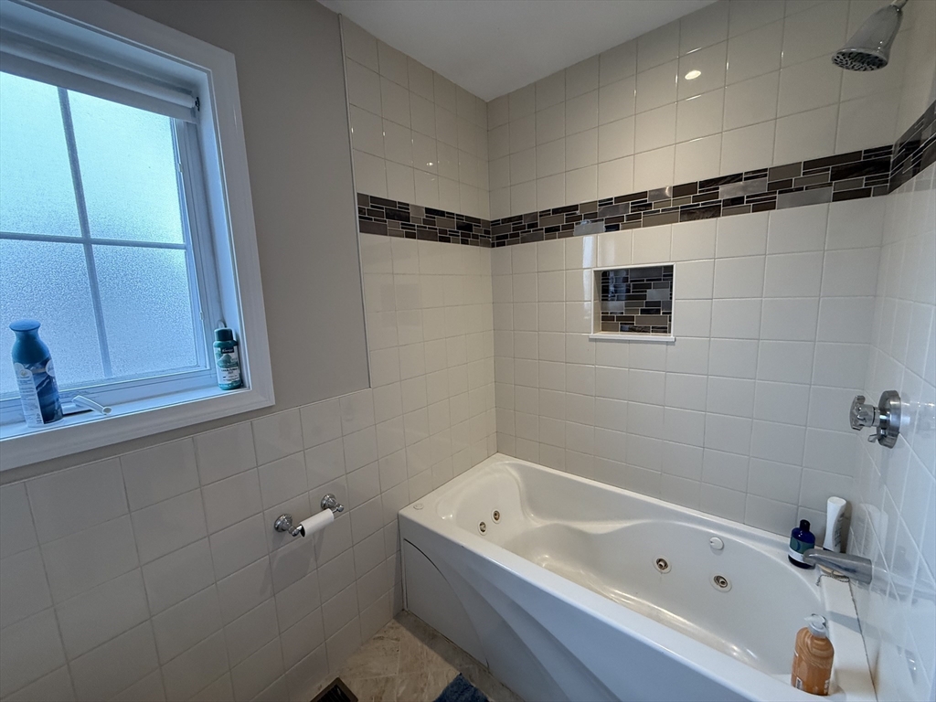 11 Everett Ave, East Somerville