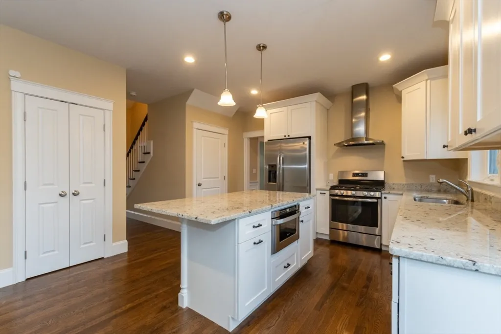 15 Hialeah Ln, Framingham