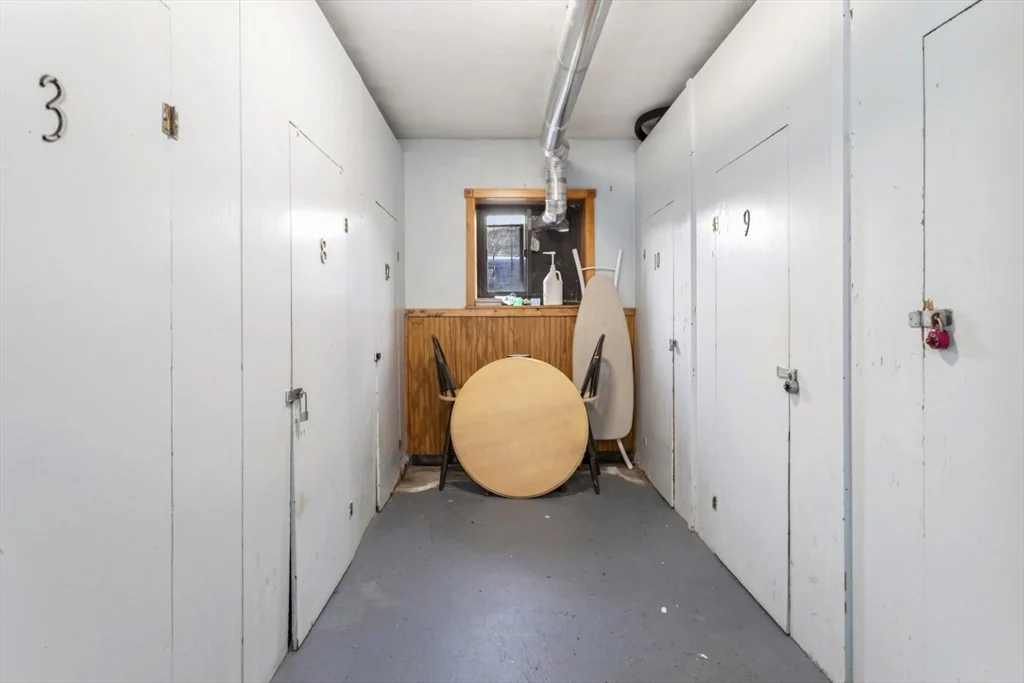 222 Winthrop Shore Dr, Winthrop