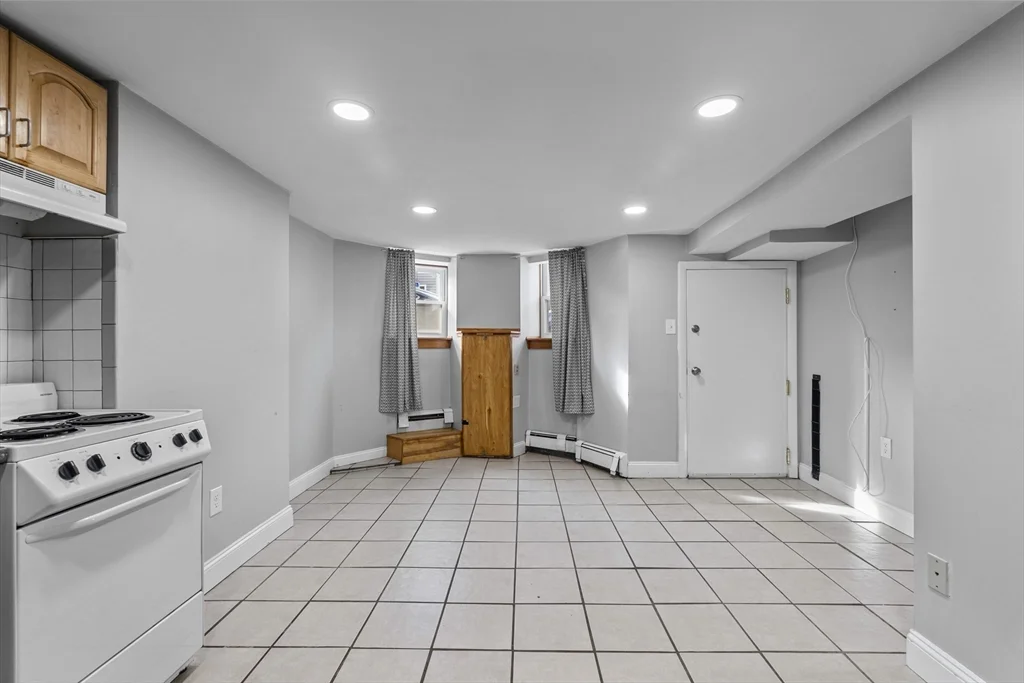 110 W 3rd St, South Boston